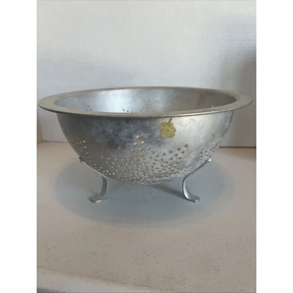 Beautiful VTG Aluminum 7 Star Colander Strainer 10” on 3 Feet Great Shape Decor